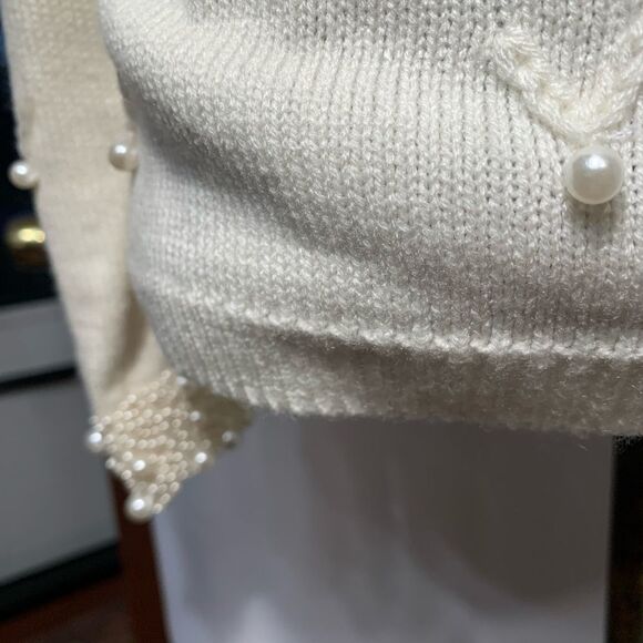 Vintage Pearl Cream Sweater - Picture 11 of 14
